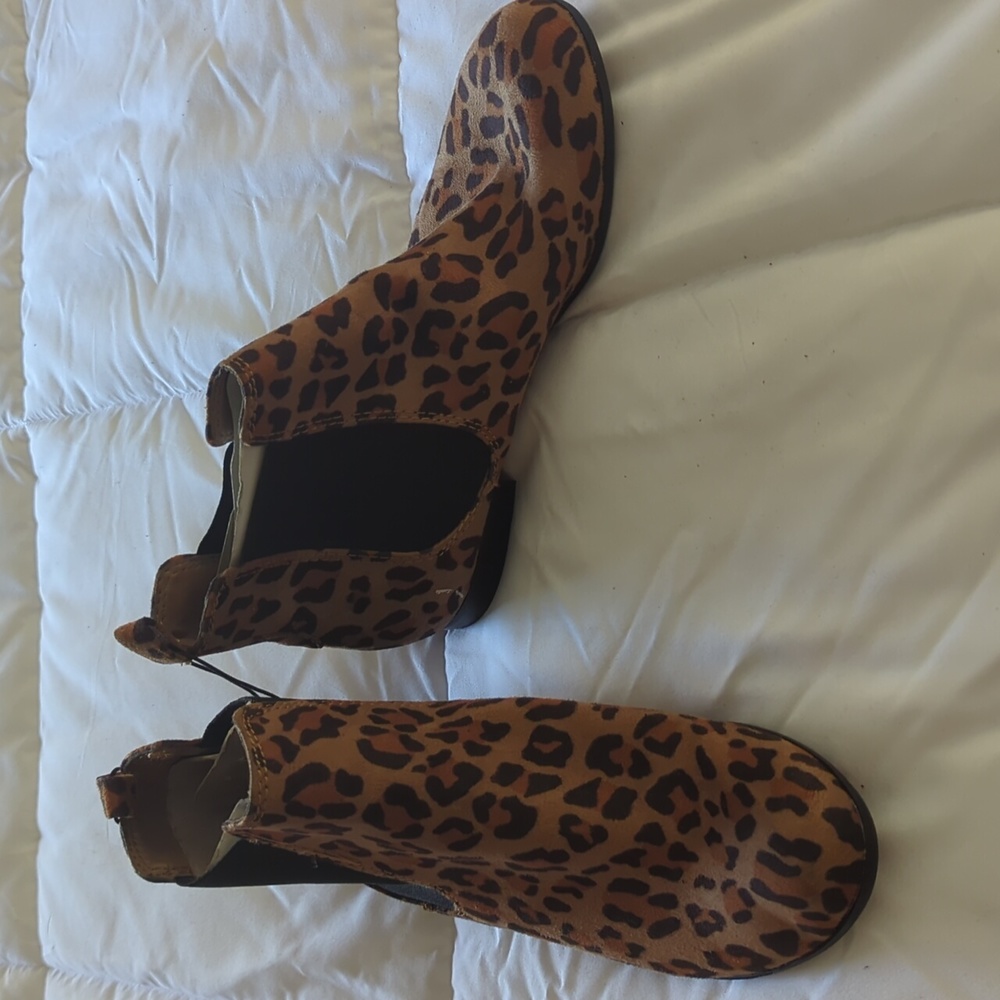 **NWT**Mossimo Leopard Print Booties in size 7.5